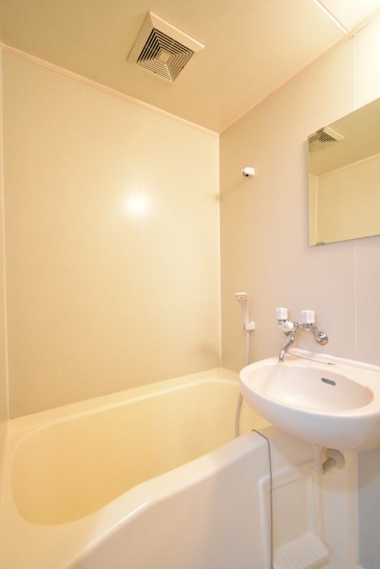 ��ʌ��������܎s�Y�a���ՂU���ڂ̃A�p�[�g�̃o�X