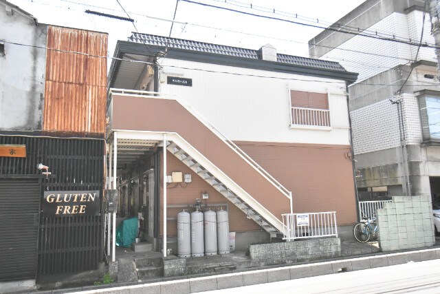 ��ʌ��������܎s�Y�a���ՂU���ڂ̃A�p�[�g�̌����O��