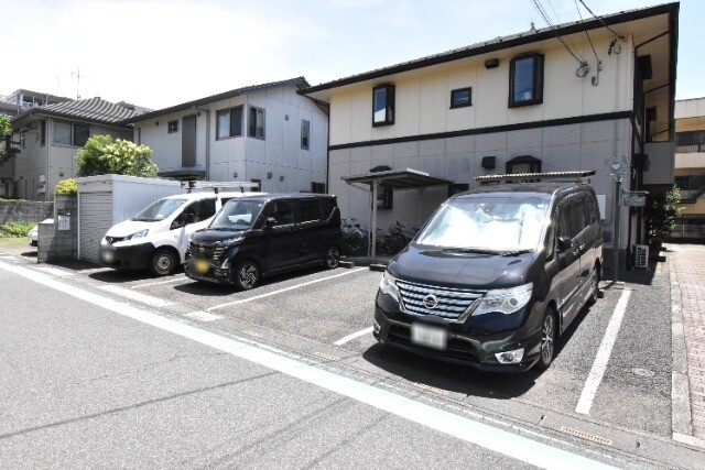 ��ʌ�����s�k����P���ڂ̃A�p�[�g�̒��ԏ�