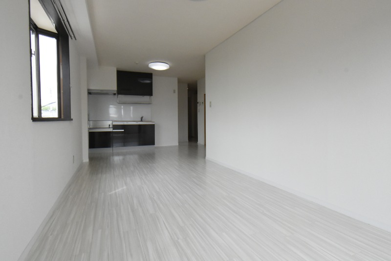 ��ʌ�����s�t���P���ڂ̃A�p�[�g�̋��ԁE���r���O