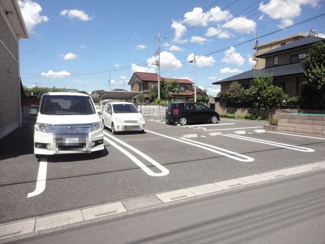 ��ʌ��������܎s��{��O���S���ڂ̃A�p�[�g�̒��ԏ�