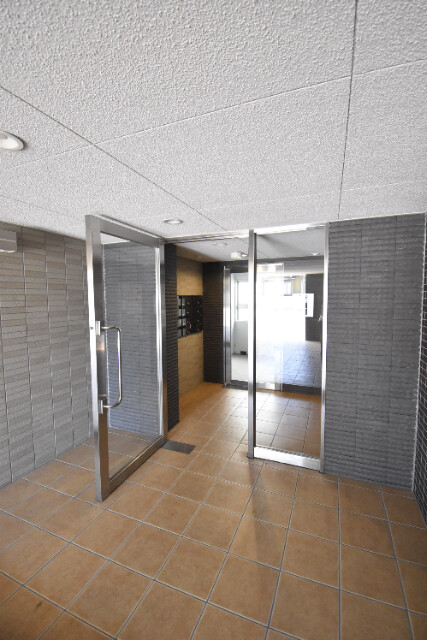 ��ʌ��������܎s�k����i���Q���ڂ̃}���V�����̃G���g�����X