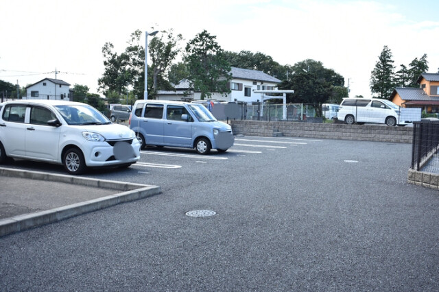 ��ʌ�����s�厚���~�J�̃A�p�[�g�̒��ԏ�