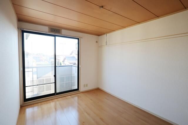 ��ʌ��������܎s��΋搼����Q���ڂ̃A�p�[�g�̂��̑������E�X�y�[�X