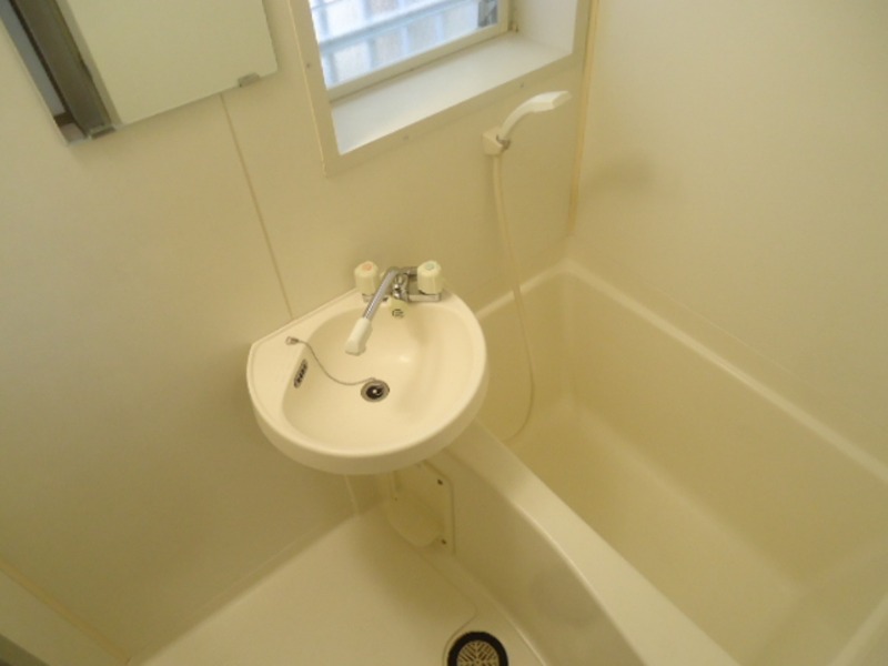 ��ʌ��������܎s��{��V�����P���ڂ̃A�p�[�g�̃o�X