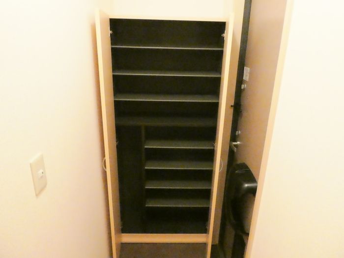 ��ʌ�����s������U���ڂ̃A�p�[�g�̂��̑��ݔ�