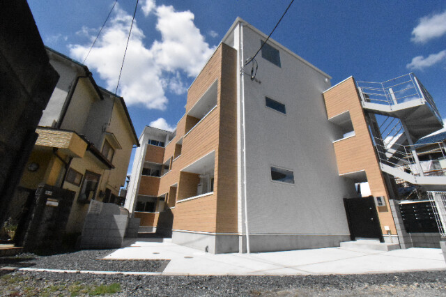 ��ʌ��������܎s������x�蒬�̃A�p�[�g�̌����O��