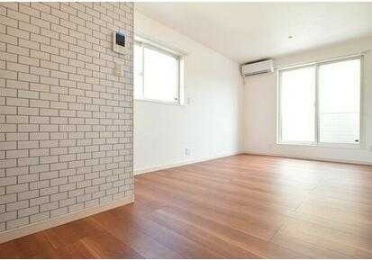 ��ʌ�����s�����Q���ڂ̃A�p�[�g�̋��ԁE���r���O