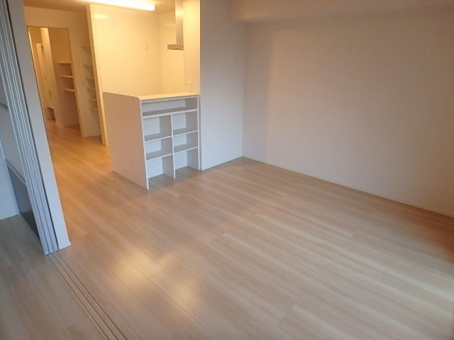 ��ʌ�����s�厚���s�̃A�p�[�g�̋��ԁE���r���O