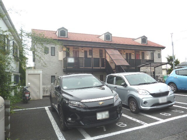 ��ʌ��������܎s��{��O���P���ڂ̃A�p�[�g�̒��ԏ�