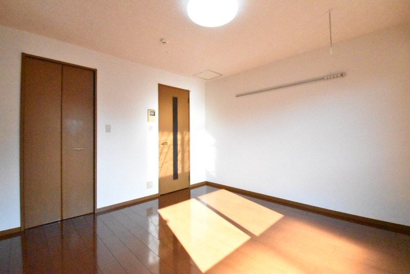 ��ʌ�����s�˒˂P���ڂ̃A�p�[�g�̋��ԁE���r���O