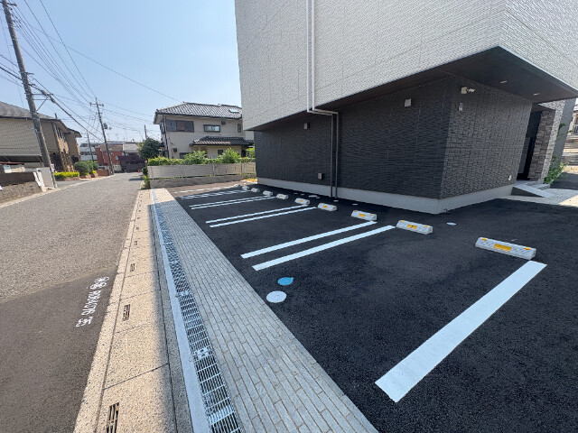 ��ʌ��������܎s��{��O���P���ڂ̃}���V�����̒��ԏ�