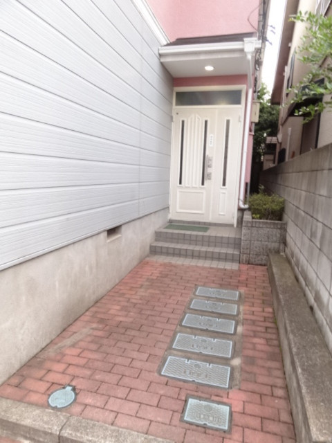 ��ʌ��������܎s��{��x�̓����R���ڂ̃A�p�[�g�̃G���g�����X