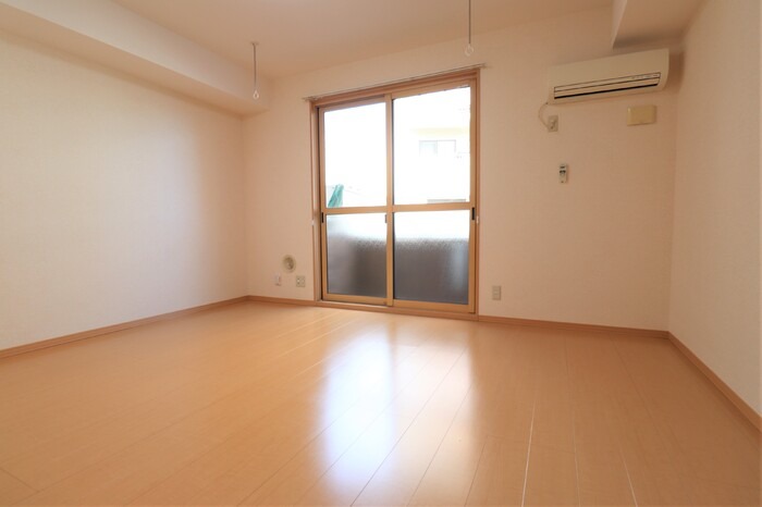 ��ʌ��z�J�s�z���J�P���ڂ̃A�p�[�g�̋��ԁE���r���O