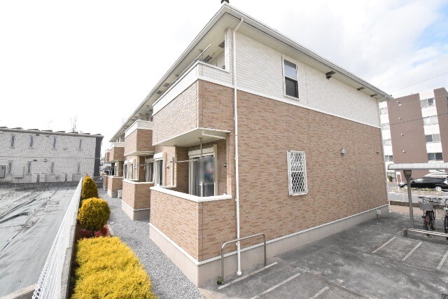 ��ʌ��z�J�s���C�N�^�E���Q���ڂ̃A�p�[�g�̌����O��