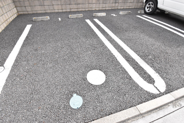 ��ʌ��z�J�s���C�N�^�E���Q���ڂ̃A�p�[�g�̒��ԏ�