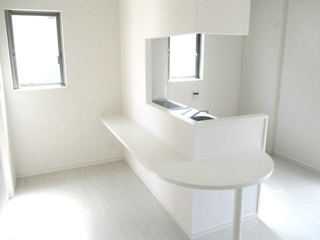 ��ʌ��z�J�s���C�N�^�E���Q���ڂ̃e���X�n�E�X�̋��ԁE���r���O