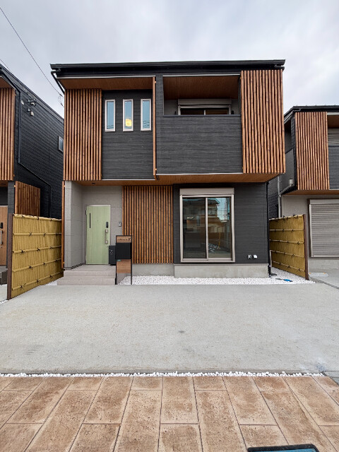 ��ʌ��������܎s��΋�钬�P���ڂ̃^�E���n�E�X�̌����O��