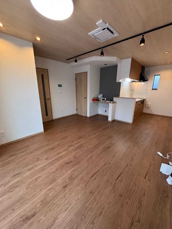 ��ʌ��������܎s��΋�钬�P���ڂ̃^�E���n�E�X�̋��ԁE���r���O