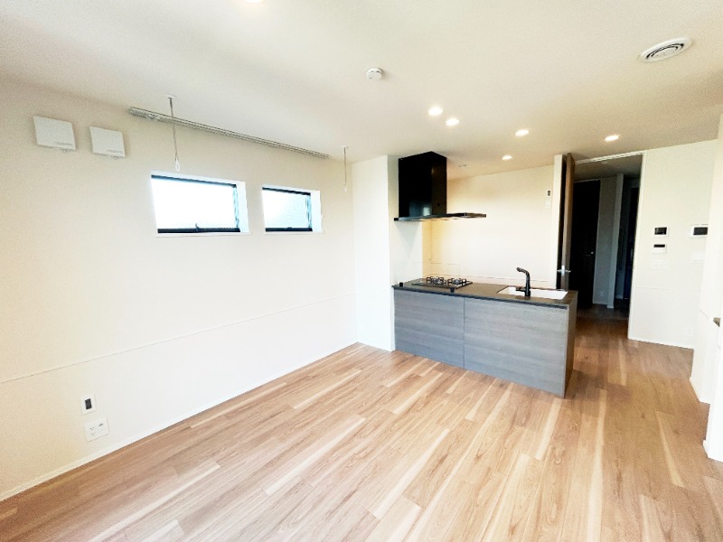 ��ʌ��������܎s��{��y�蒬�R���ڂ̃}���V�����̋��ԁE���r���O