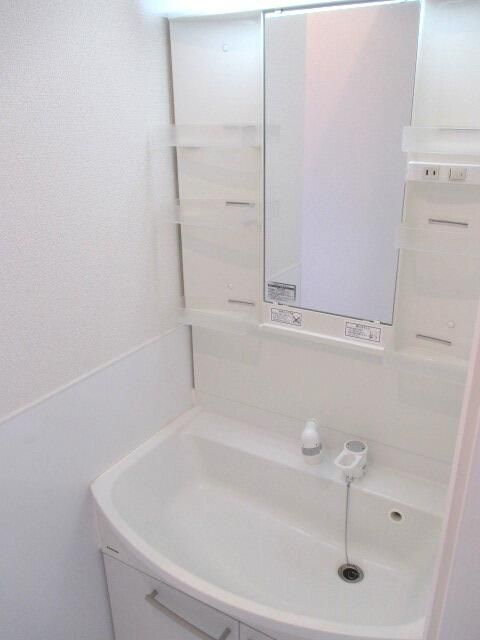 ��ʌ��z�J�s���C�N�^�E���Q���ڂ̃e���X�n�E�X�̐��ʏ�