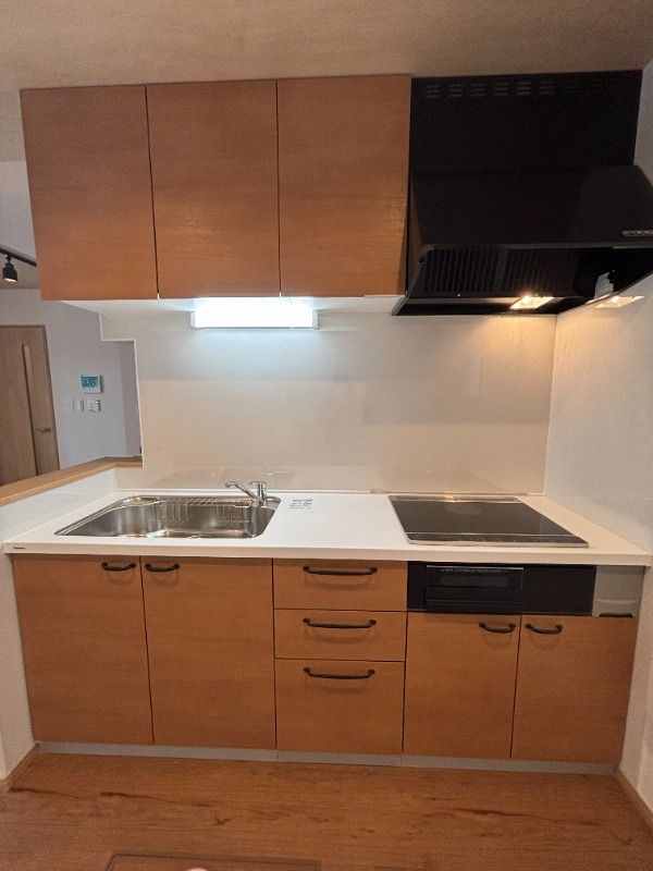 ��ʌ��������܎s��΋�钬�P���ڂ̃^�E���n�E�X�̃L�b�`��