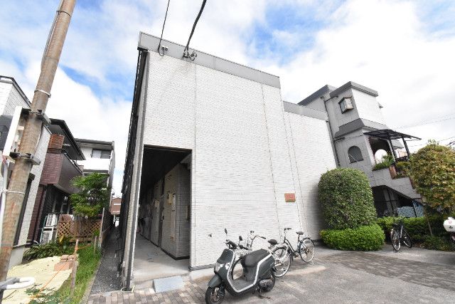 ��ʌ�����s�݉ƒ�25-5�̃A�p�[�g�̌����O��