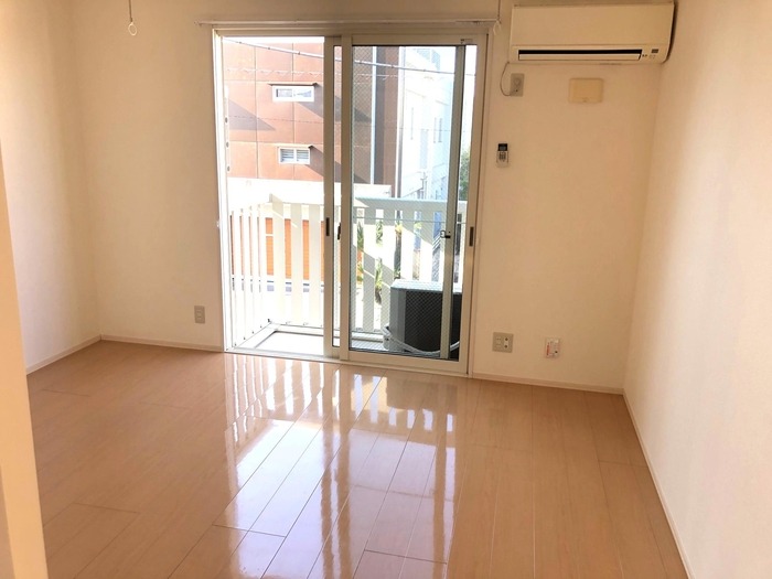 ��ʌ��z�J�s���C�N�^�E���Q���ڂ̃A�p�[�g�̋��ԁE���r���O