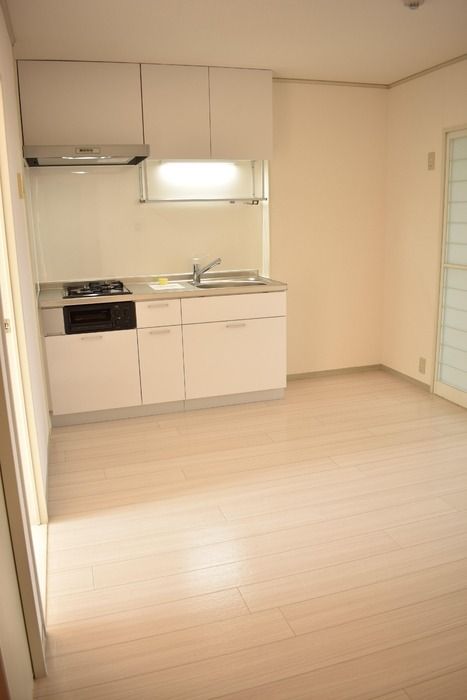 ��ʌ�����s�����Q���ڂ̃A�p�[�g�̋��ԁE���r���O