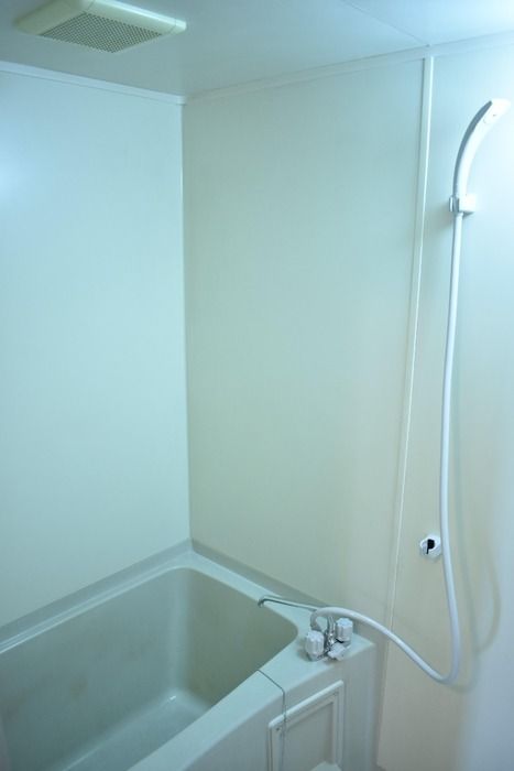 ��ʌ�����s�����Q���ڂ̃A�p�[�g�̃o�X