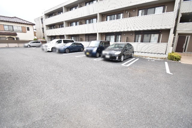 ��ʌ��������܎s��{��x�̓����R���ڂ̃A�p�[�g�̒��ԏ�