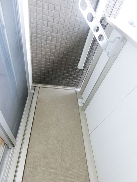 ��ʌ��������܎s��΋擌��΂Q���ڂ̃A�p�[�g�̃o���R�j�[