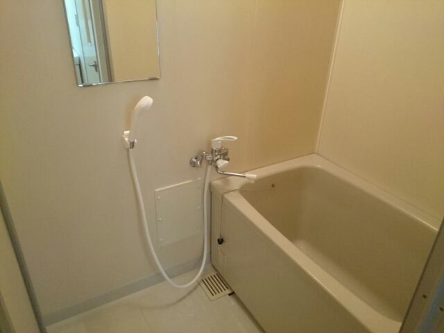 ��ʌ�����s�˒������̃A�p�[�g�̃o�X