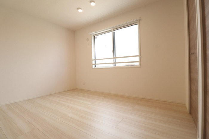 ��ʌ��z�J�s�����쒬�̃A�p�[�g�̂��̑������E�X�y�[�X