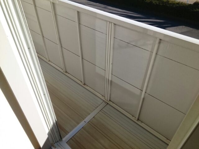 ��ʌ�����s�˒������̃A�p�[�g�̃o���R�j�[