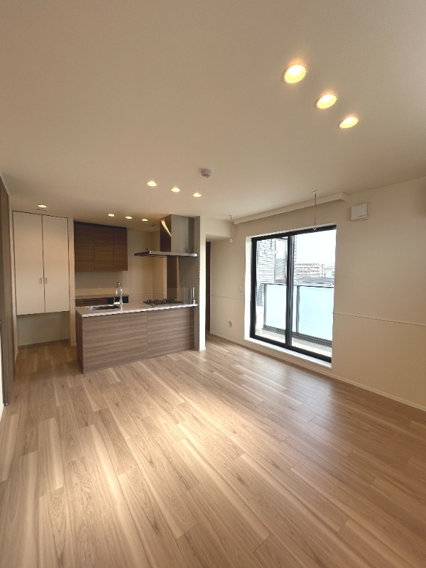 ��ʌ��������܎s�Y�a��j���J�R���ڂ̃}���V�����̋����E���r���O