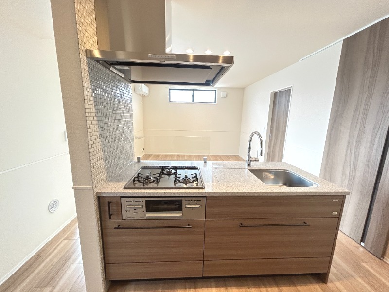 ��ʌ��������܎s�Y�a��j���J�R���ڂ̃}���V�����̃L�b�`��