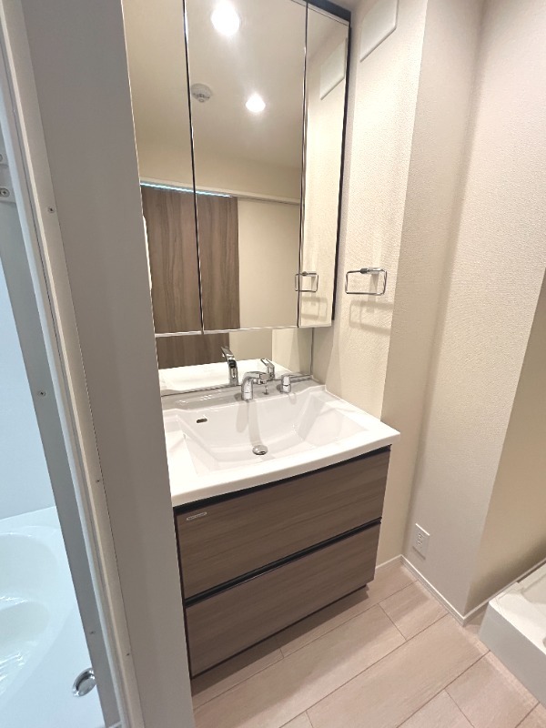 ��ʌ��������܎s�Y�a��j���J�R���ڂ̃}���V�����̐��ʏ�