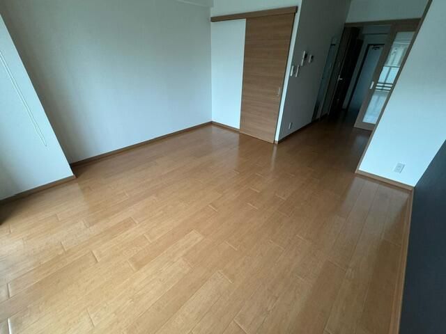 ��ʌ��z�J�s���C�N�^�E���U���ڂ̃}���V�����̋��ԁE���r���O