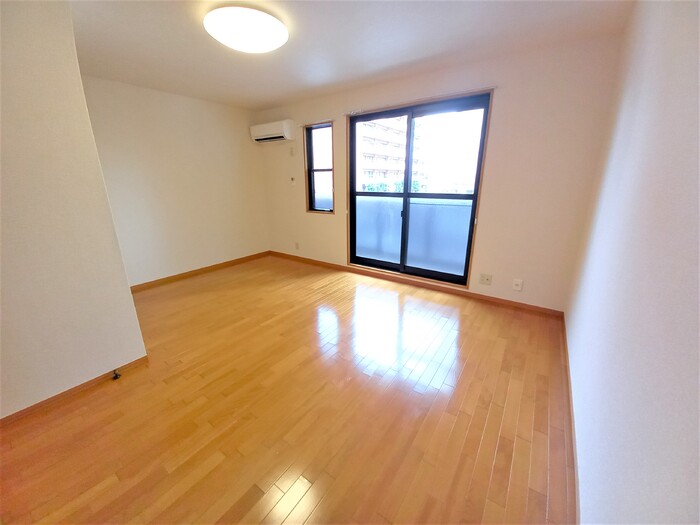 ��ʌ��t�����s�����P���ڂ̃A�p�[�g�̋��ԁE���r���O