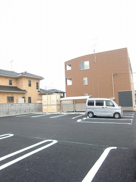 ��ʌ������s��ʖ�̃A�p�[�g�̒��ԏ�