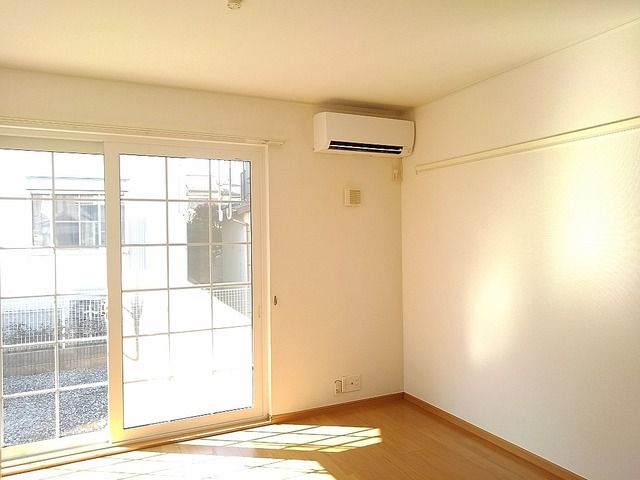 ��ʌ��z�J�s�����Q���ڂ̃A�p�[�g�̋��ԁE���r���O