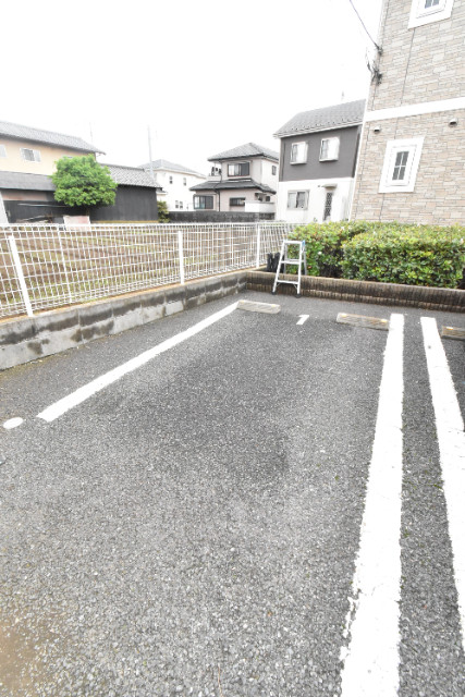 ��ʌ��z�J�s�����Q���ڂ̃A�p�[�g�̒��ԏ�