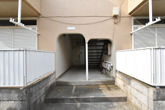 ��ʌ��������܎s��{��O���R���ڂ̃A�p�[�g�̃G���g�����X