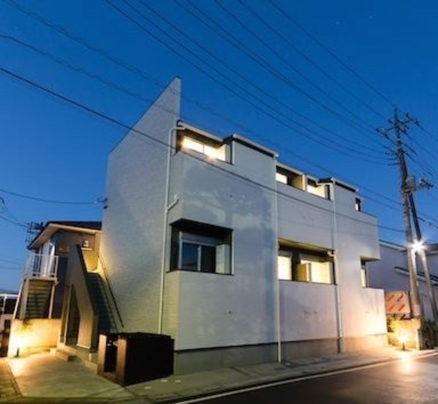 ��ʌ��������܎s��΋擌��΂R���ڂ̃A�p�[�g�̌����O��