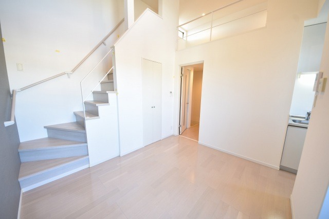 ��ʌ�����s����R���ڂ̃A�p�[�g�̋��ԁE���r���O