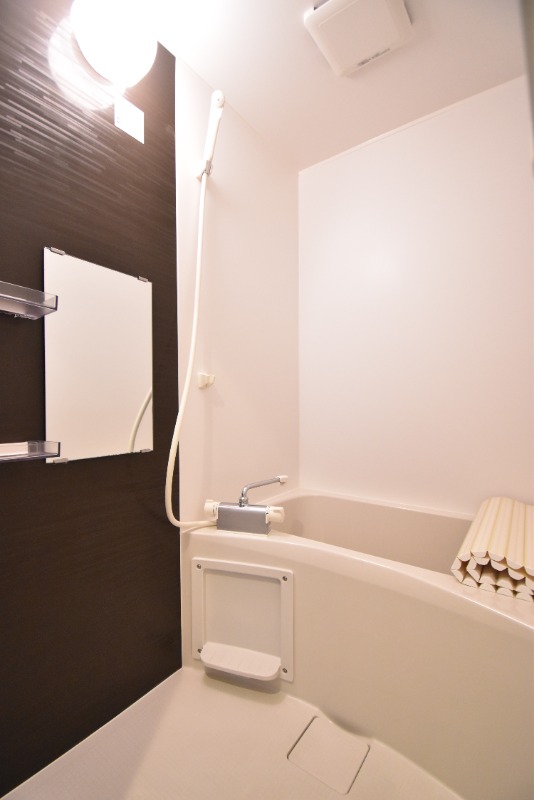 ��ʌ�����s����R���ڂ̃A�p�[�g�̃o�X