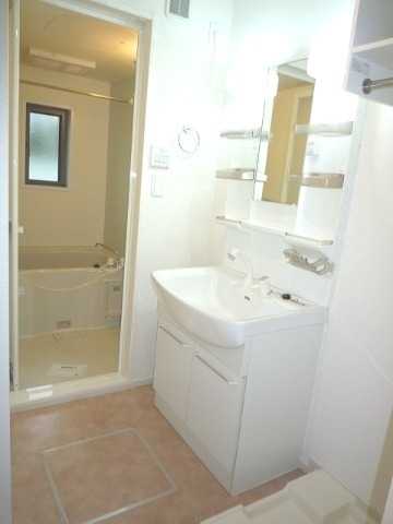 ��ʌ�����s�˒������̃A�p�[�g�̐��ʏ�