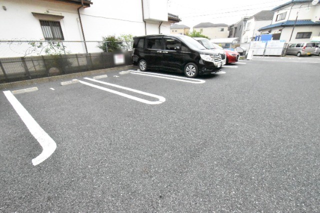 ��ʌ�����s�˒������̃A�p�[�g�̒��ԏ�