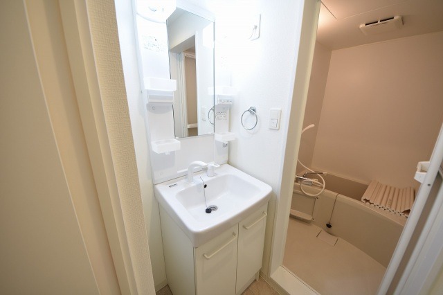 ��ʌ�����s����R���ڂ̃A�p�[�g�̐��ʏ�